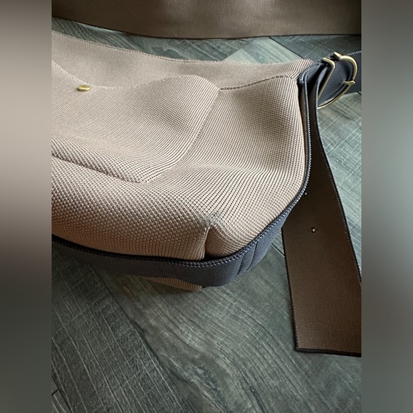 Cuyana Shoulder Bag - Picture 11 of 12
